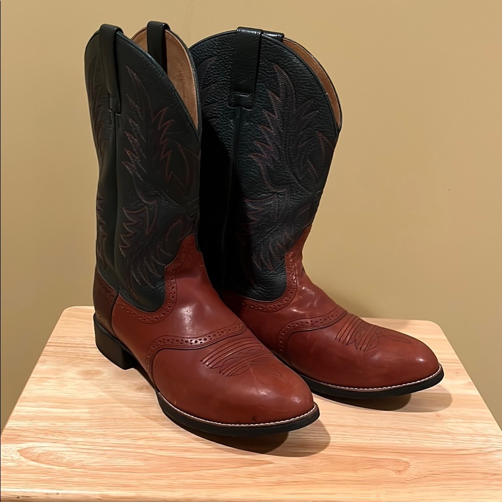 Men's Two-Tone Leather Ariat two tone Heritage Stockman boots in excellent shape